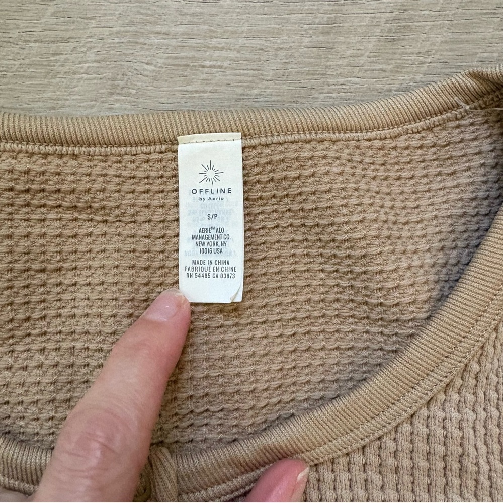 Aerie Oatmeal Long Sleeve Cropped Waffle Top - Picture 3 of 8